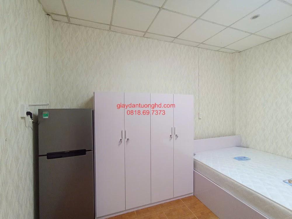 Giấy dán tường phòng trọ căn hộ mini màu trắng kem họa tiết vân sóng dập nổi trang nhã