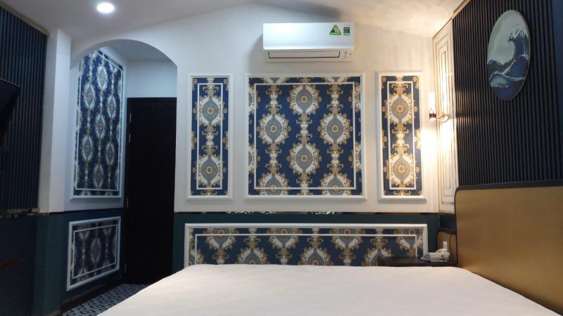 thi công giấy dán tường cho khách sạn gần Etown Cộng Hòa