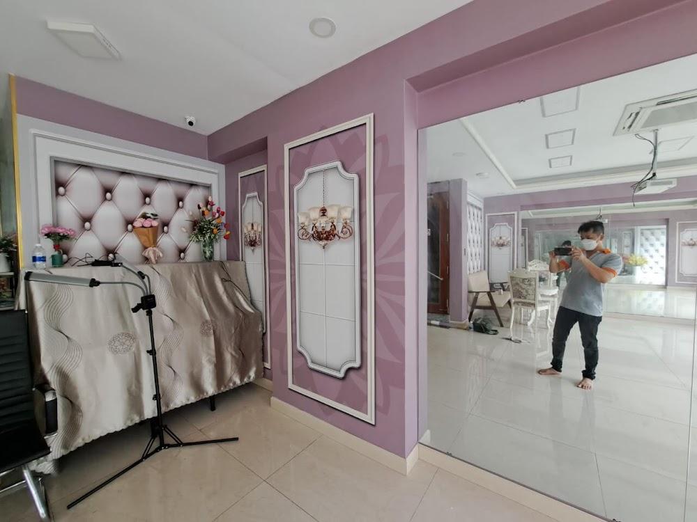 Thi công giấy dán tường tại Spa ở Đakao, Quận 1