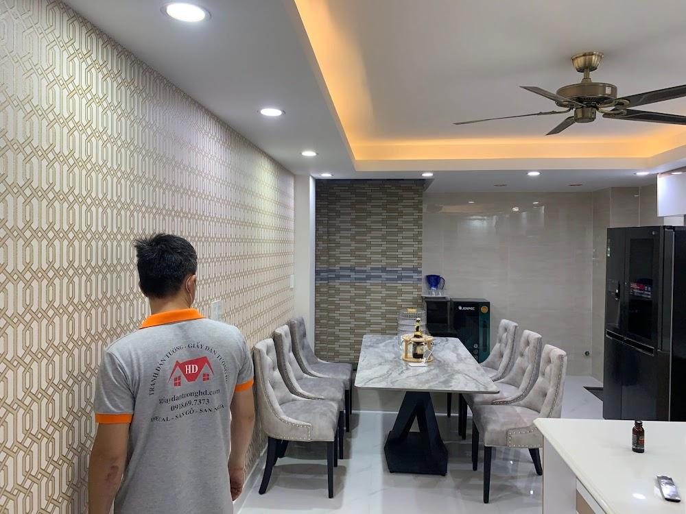 Thi công giấy dán tường phòng bếp biệt thư cao cấp ở Phú Nhuận