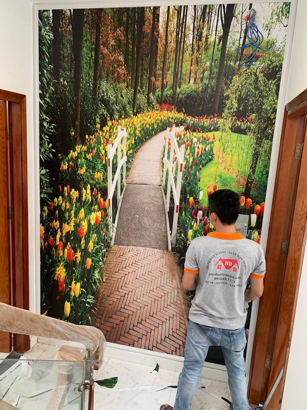 Tranh dán tường ngay cầu thang nhà cao tầng