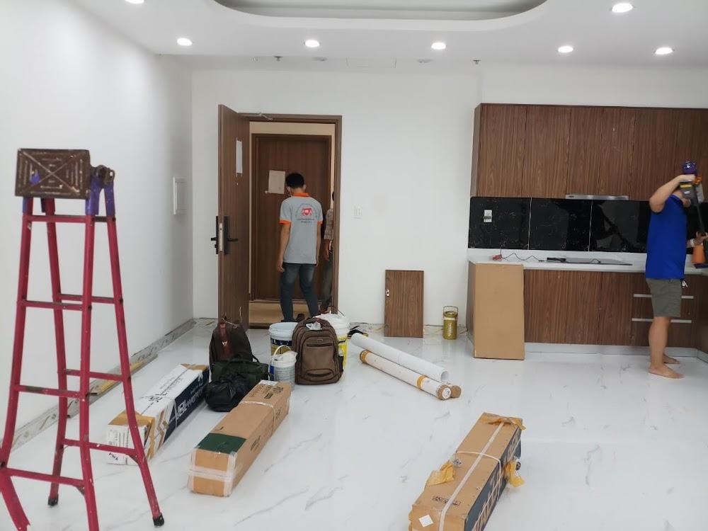 Hoàn thiện mẫu giấy dán tường tông sáng hiện đại tại chung cư River Gate Quận 4