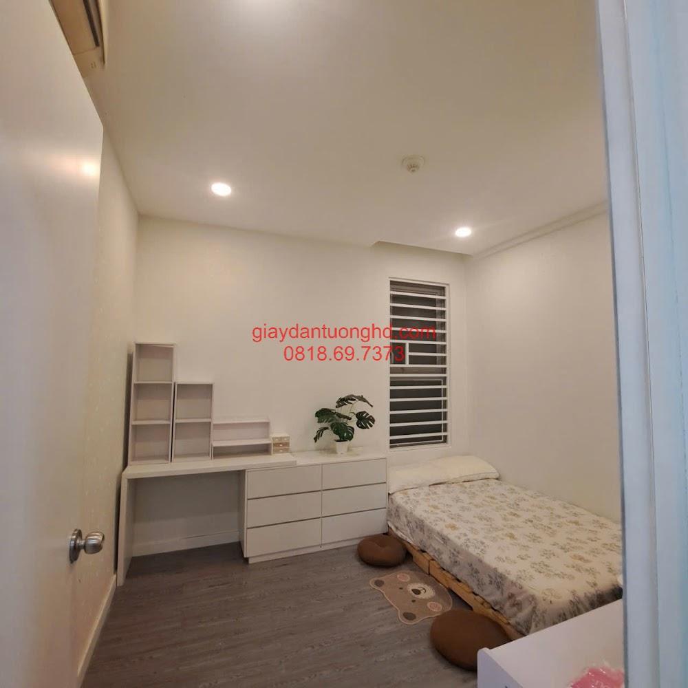 Giấy dán tường màu kem trơn tinh tế cho phòng ngủ nhỏ căn hộ chung cư