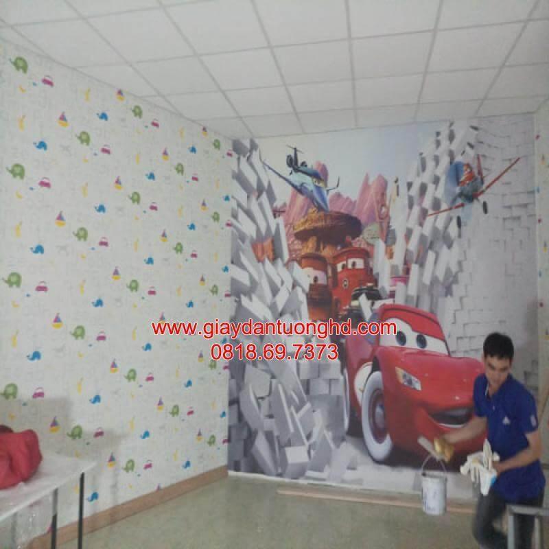 thi công giấy dán tường hoạt hình ngộ nghixng cho phòng các bé