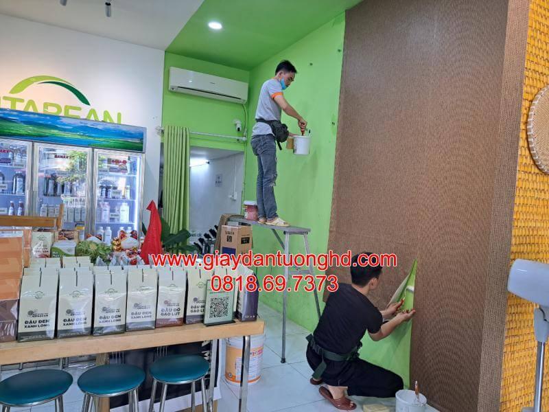 Thi Công Giấy Dán Tường Giả Mây Tre Đan Cho Shop, Cửa Hàng Thực Phẩm Sạch