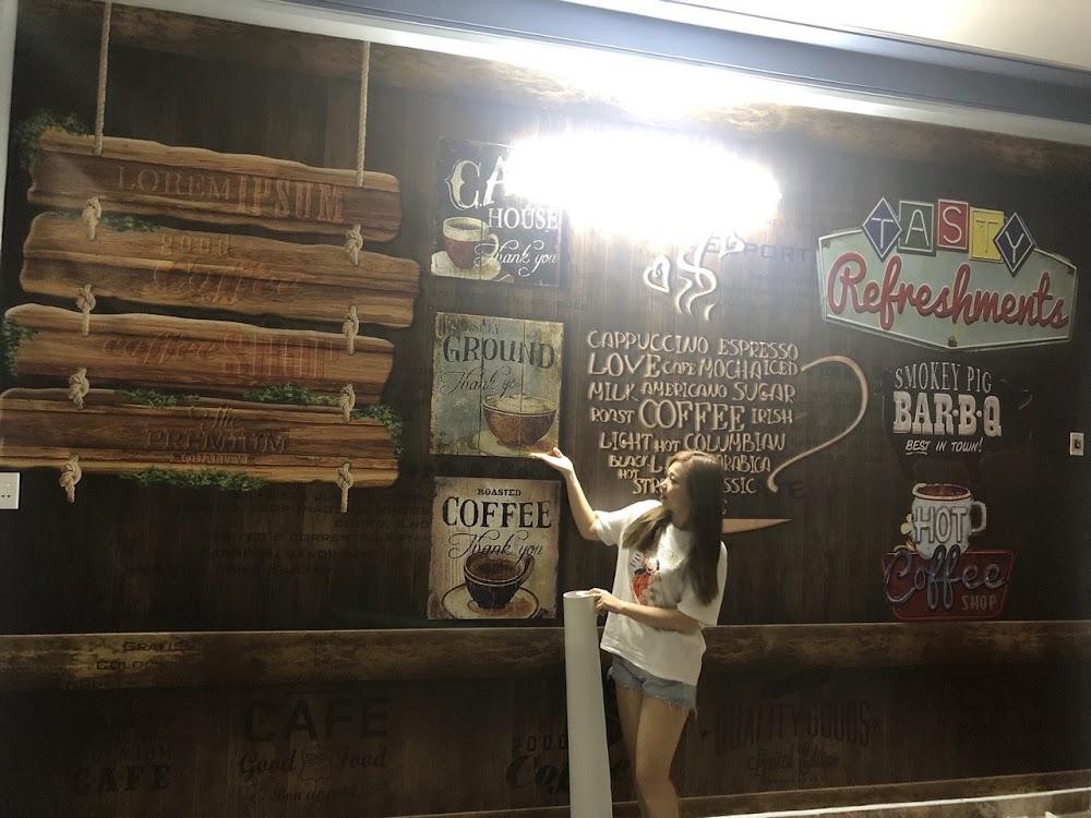 Thi công tranh dán tường 3D quán cafe phong cách gỗ vintage Typography mộc mạc hoài cổ