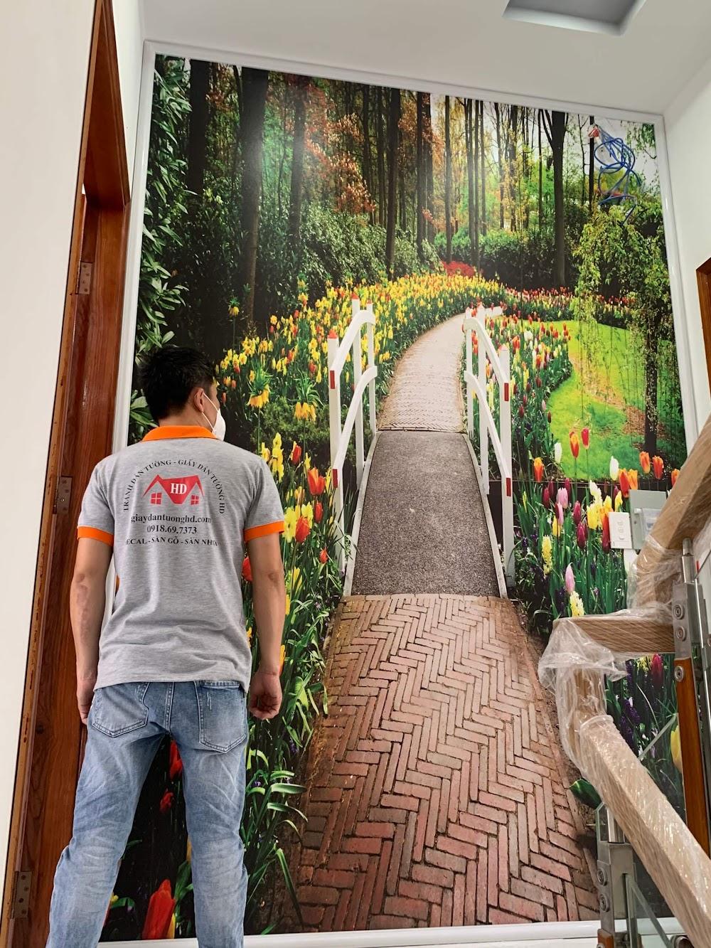 Thi công tranh dán tường 3D phong cảnh lối đi vườn hoa và cầu gỗ tại nhà phố Bình Thạnh
