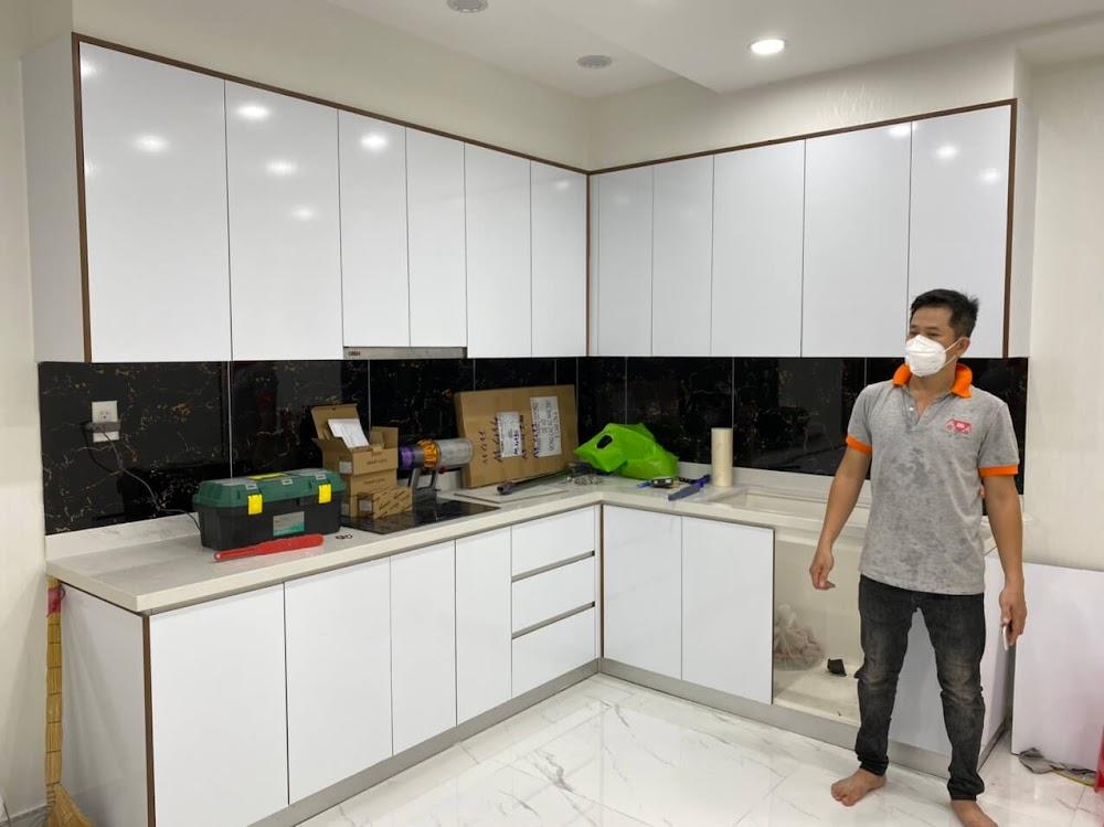Mẫu giấy dán tường chống bám bẩn cho khu vực phòng bếp tại đường Khánh Hội.