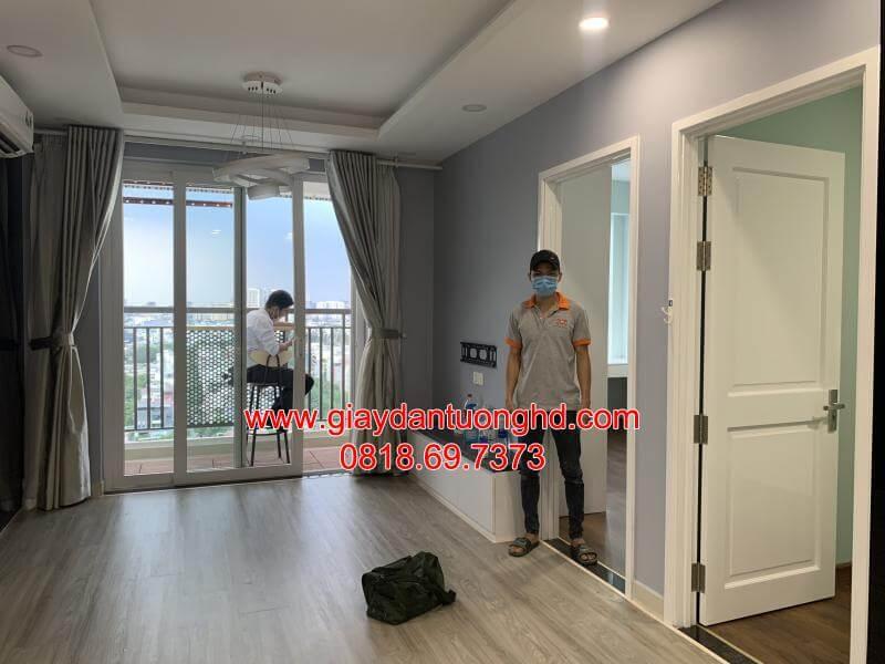 Giải pháp "hack" diện tích bằng giấy dán tường cho căn hộ nhỏ tại Q4.