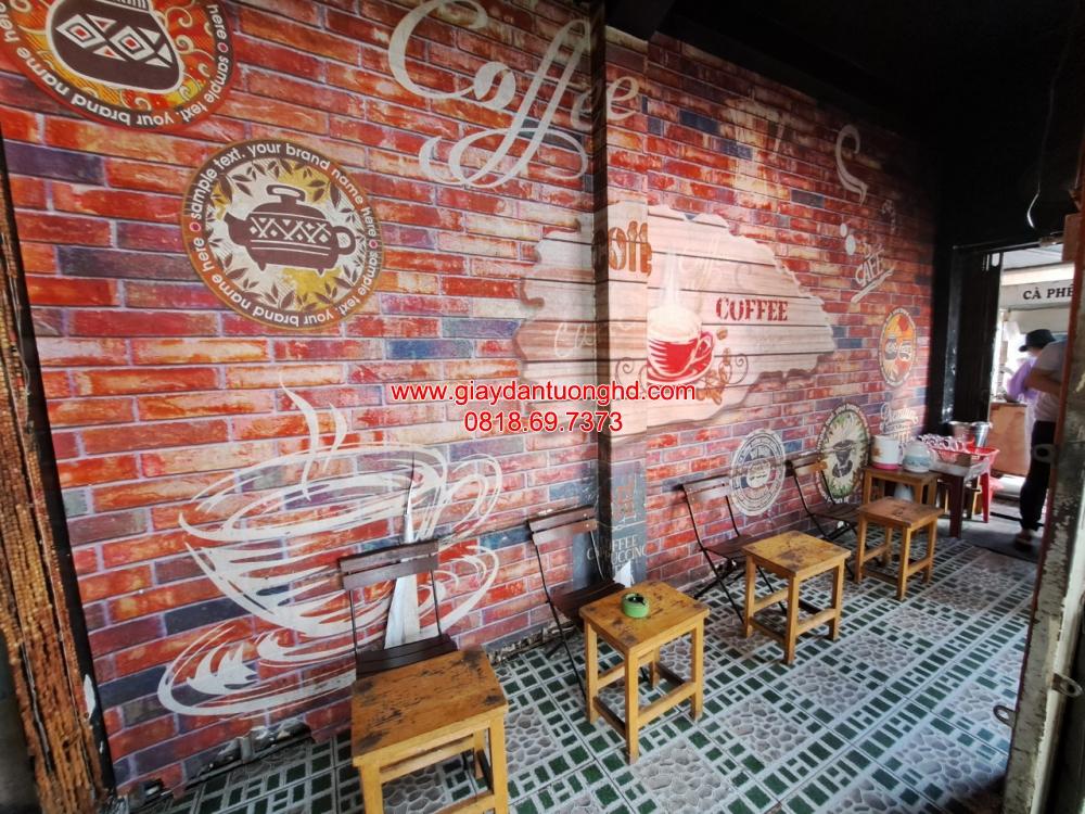 Thi công tranh dán tường 3D giả gạch đỏ kết hợp họa tiết ly cà phê vintage cho không gian quán cafe bình dân, mộc mạc.