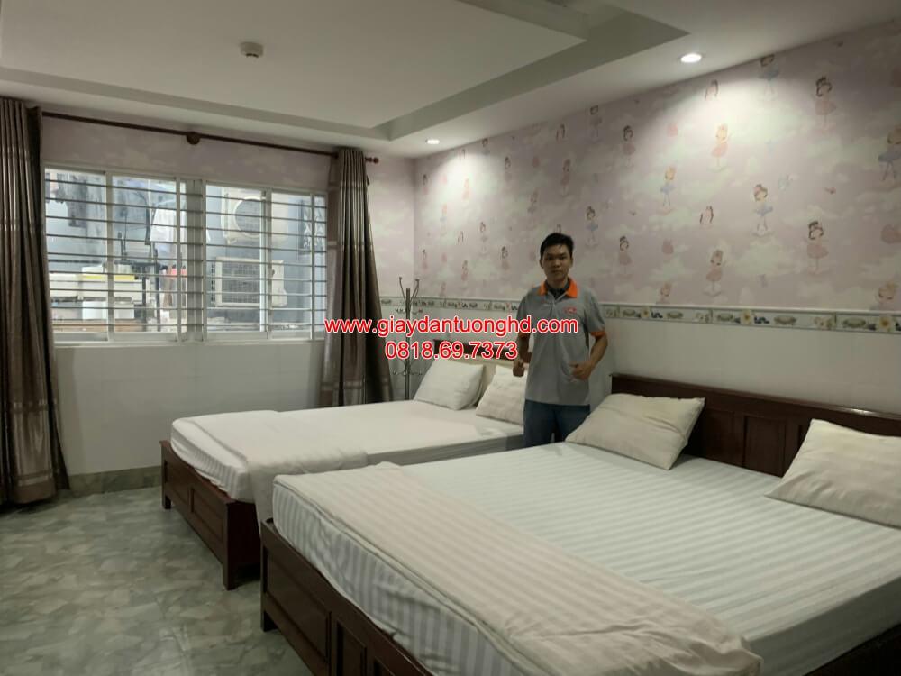 thi công giấy dán tường cho khách sạn tại đường Út Tịch