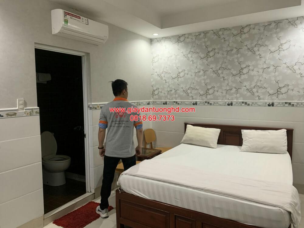 Thi công giấy dán tường cho khách sạn ở Quận 8