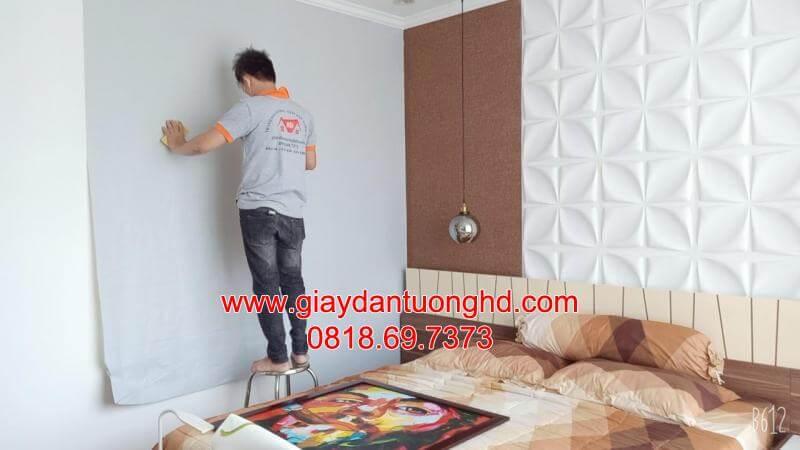 thi công giấy dán tường cho phòng ngủ khách hàng