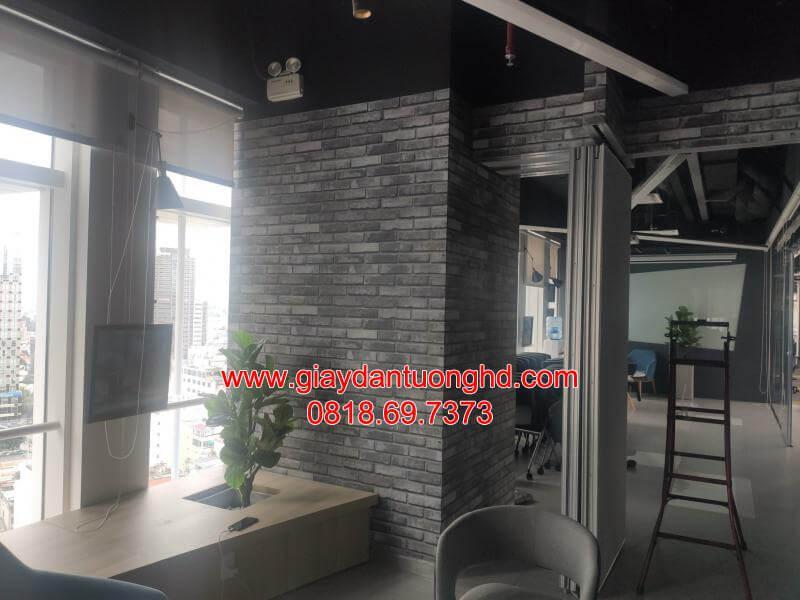 thi công giấy dán tường giả gạch cho văn phòng hiện đại
