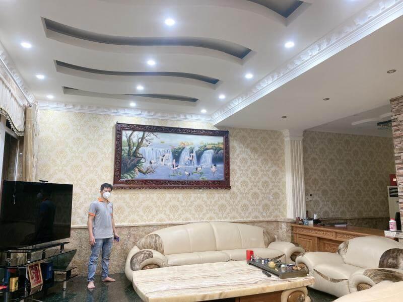 thi công giấy dán tường cho biệt thư ở Tân Phú