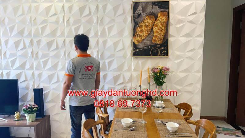 Công trình thực tế hoàn thiện thi công xốp dán tường 3D giả đá màu trắng hiện đại cho phòng ăn và phòng khách.