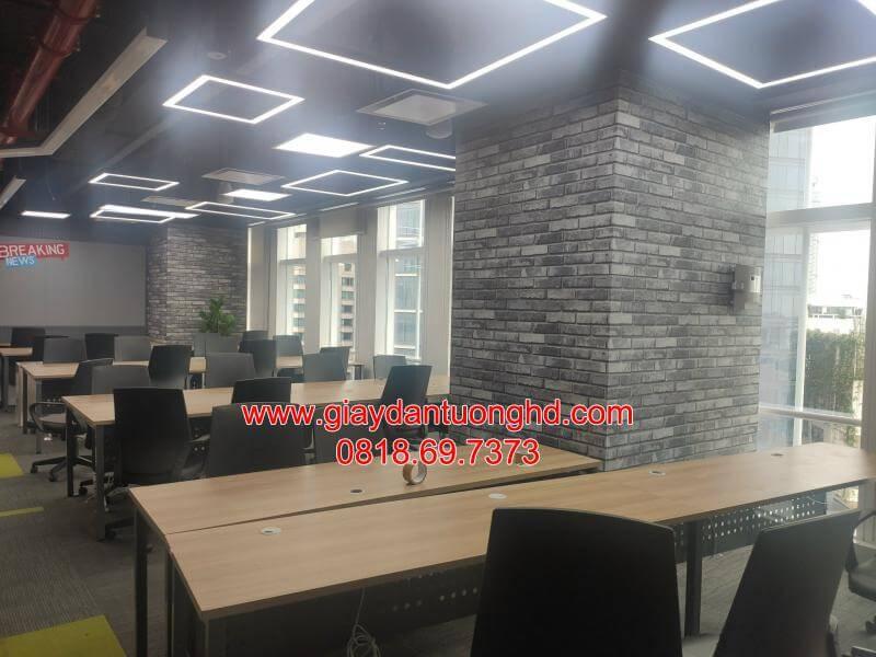 Thi công sạch sẽ, không mùi sơn độc hại. Nhân viên có thể vào làm việc ngay sau khi Giấy dán tường HD bàn giao mặt bằng.
