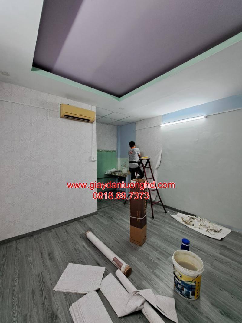 Thợ thi công có tay nghề cao với các kỹ thuật dán dấu mí chuyên sâu