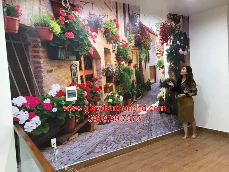 Gia chủ bên bức tranh mới được thi công xong