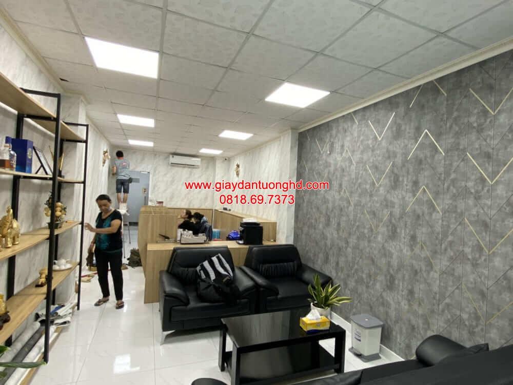thi công giấy dán tường tại văn phòng công ty ở Quận 2