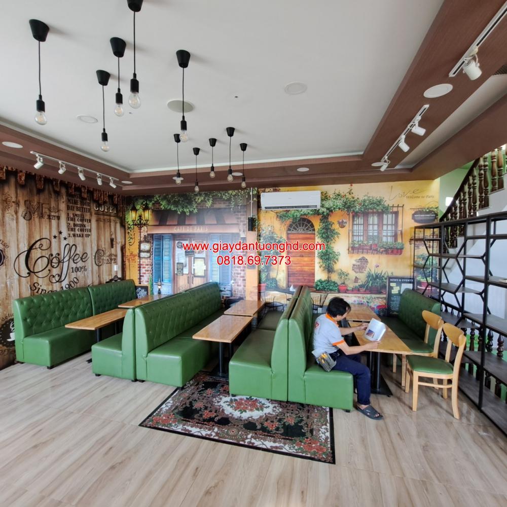 Sự kết hợp hoàn hảo giữa tranh dán tường giả gỗ và phong cảnh châu Âu cho một quán cafe sang xịn tại Quận 5.