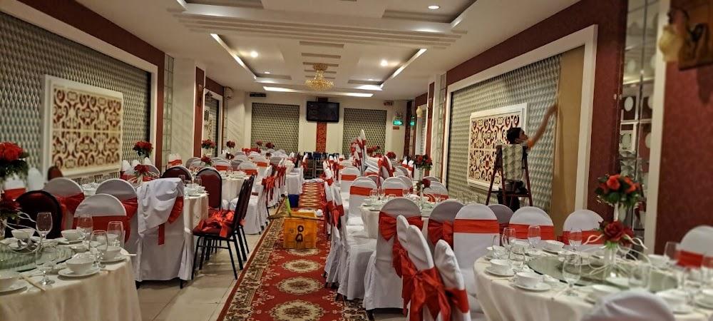 thi công giấy dán tường nhà hàng tiệc cưới ở Quận 1