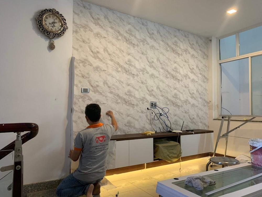 Thi công giấy dán tường cho phòng khách của khách hàng ở Đường 3/2