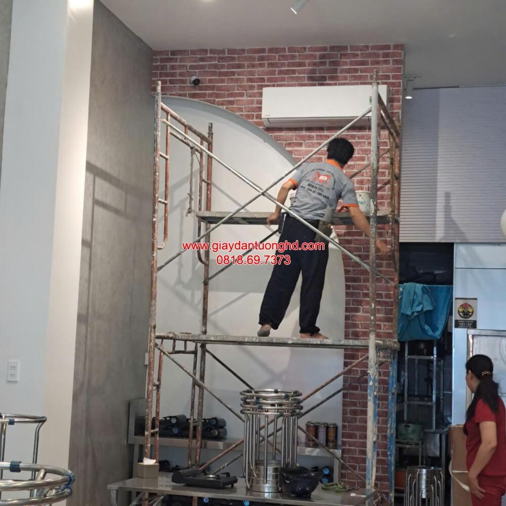 Giấy dán tường HD thi công luôn đảm bảo an toàn lao động