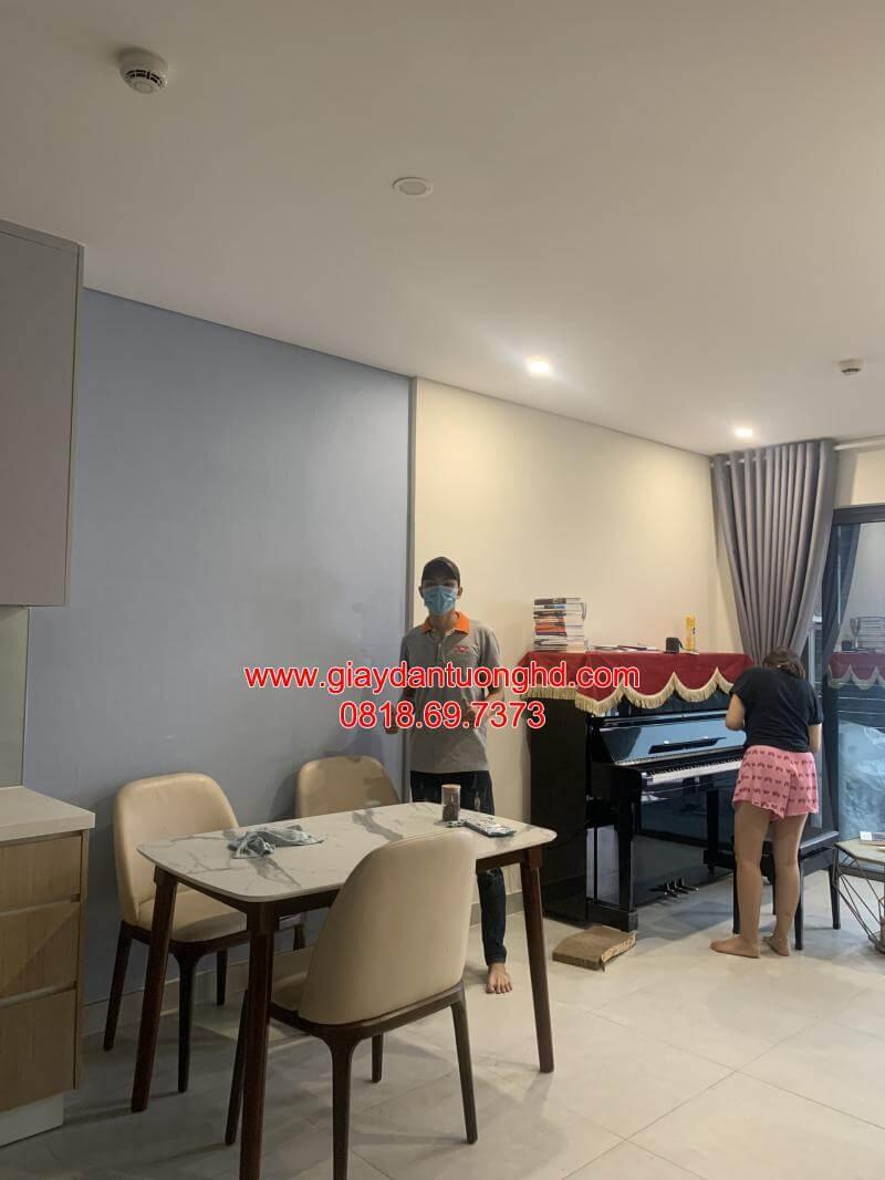 thi công giấy dán tường tại nhà khách hàng ở khu đô thị Him Lam