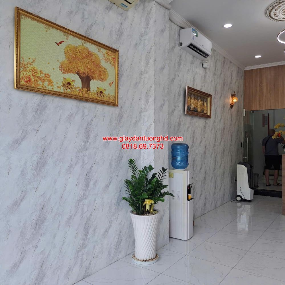 Thi công giấy dán tường giả đá cho showroom tại đường Bạch Đằng, Tân Bình