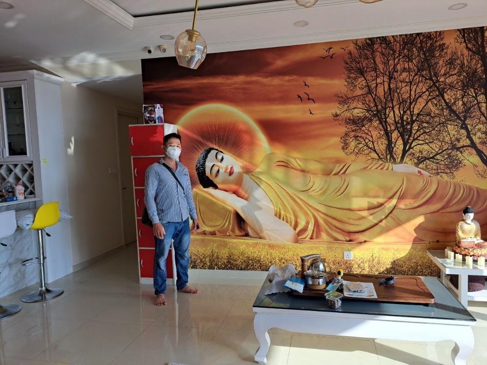 Bàn giao công trình tranh dán tường 3D hình Đức Phật Thích Ca Mâu Ni nhập Niết Bàn, mang không khí thanh tịnh vào phòng khách.