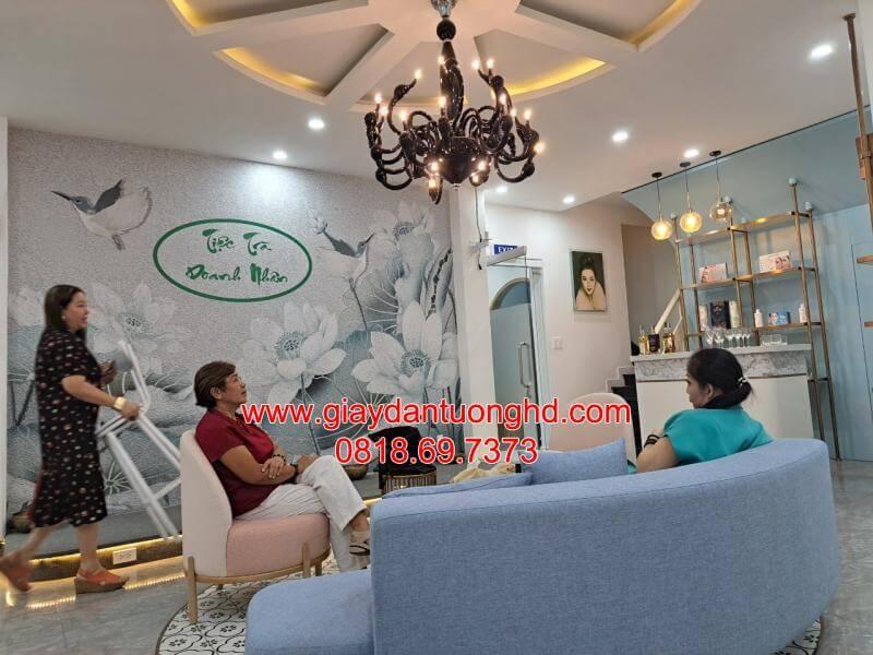 Thi công tranh dán tường 3D hoa sen trắng cho không gian phòng khách spa tại Bình Thạnh