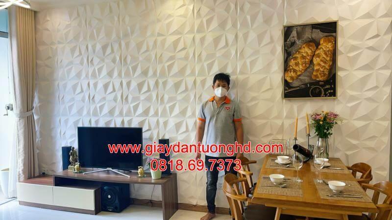 Sự lên ngôi của xu hướng tương lai: Ốp tường 3D nổi họa tiết kim cương mang lại chiều sâu và nét cá tính mạnh mẽ cho không gian.