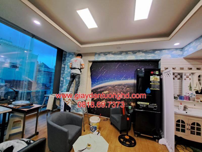 Tranh dán tường khổ lớn hình vũ trụ huyền ảo tại Quận 3