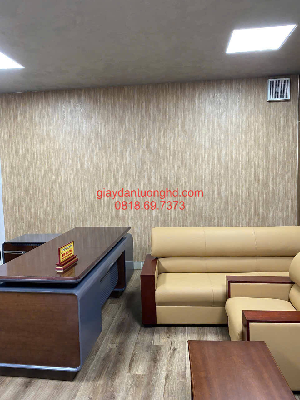 Giấy dán tường giả gỗ cho văn phòng tại Bình Chánh