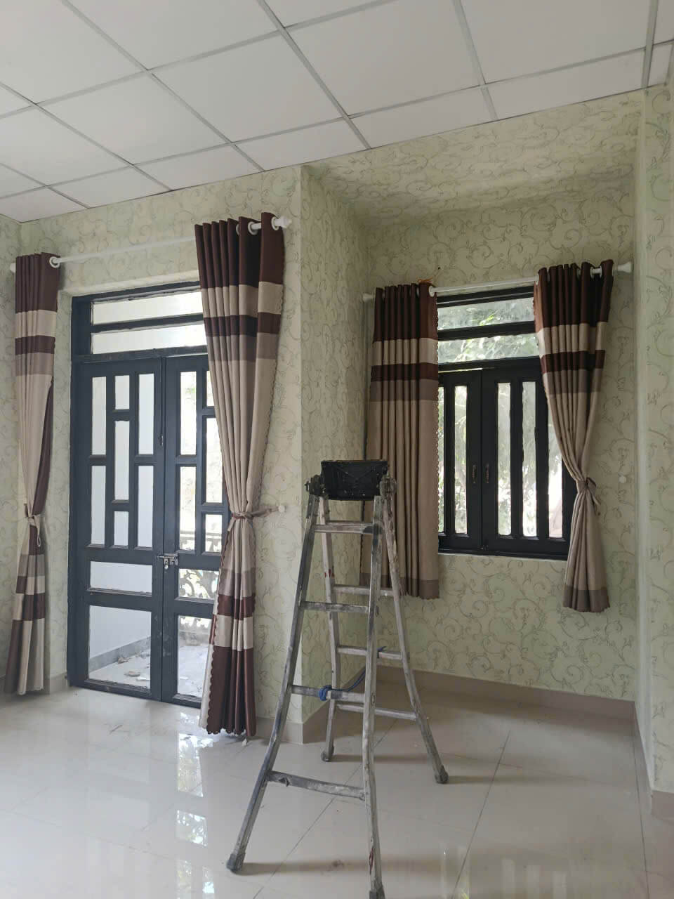 Giấy dán tường hoa văn cho nhà phố Võ Văn Tần, Quận 3, TP HCM