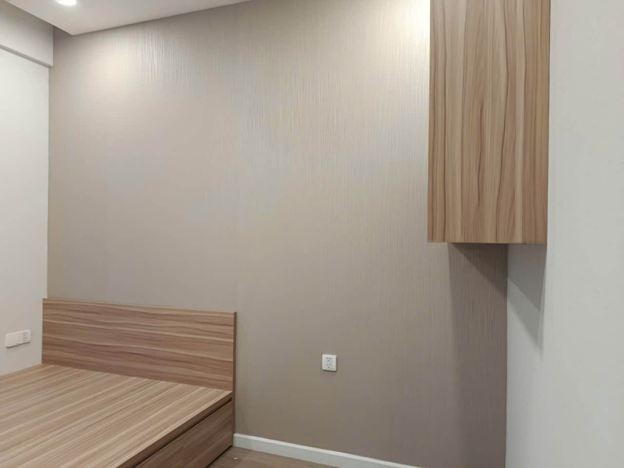 Giấy dán tường màu trơn cao cấp cho căn hộ tại Him Lam Quận 7