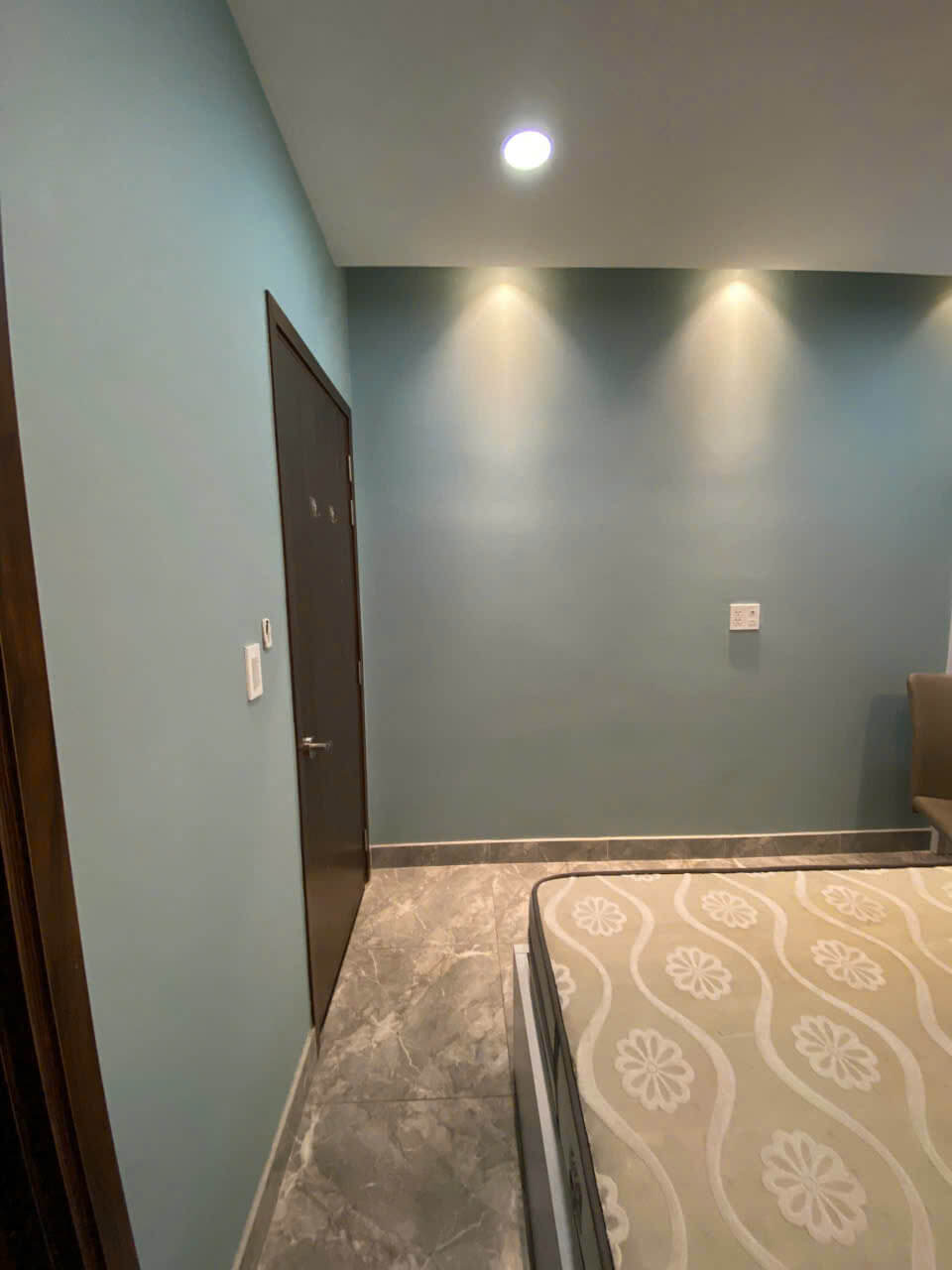 Giấy dán tường màu trơn tông lạnh cho Hotel tại Quận 10