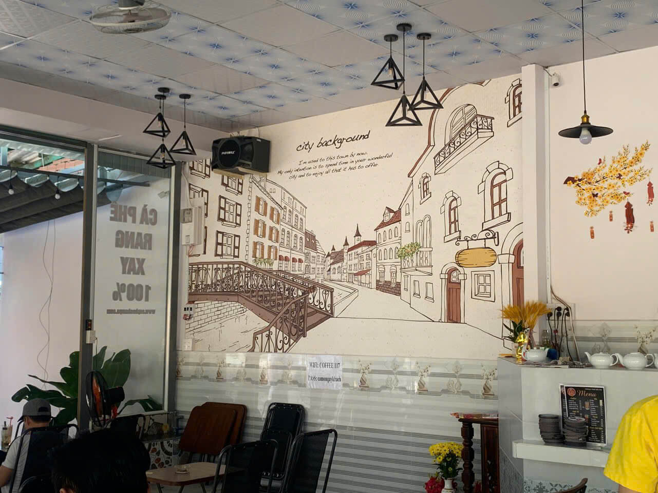 Trang trí quán cafe chil chil tại Trần Xuân Soạn với tranh dán tường