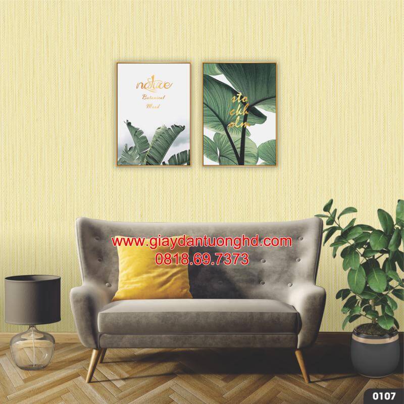 Giấy vải dán tường cao cấp màu vàng sau sofa phòng khách