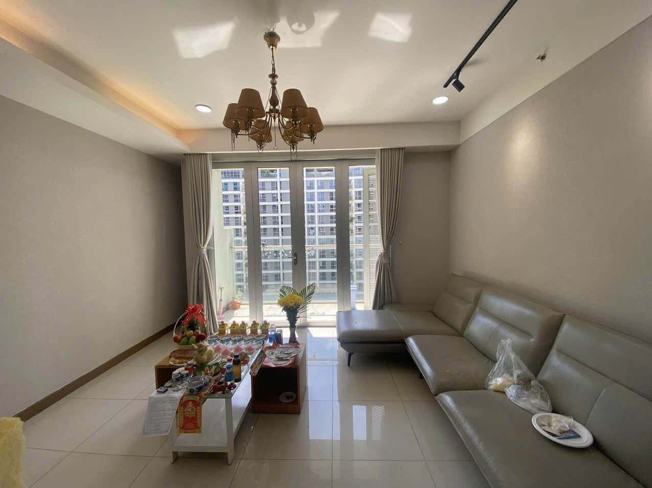 Giấy dán tường màu trơn cho căn hộ tại Điện Biên Phủ, Quận 3