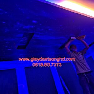 Thi công tranh dán tường trần nhà karaoke