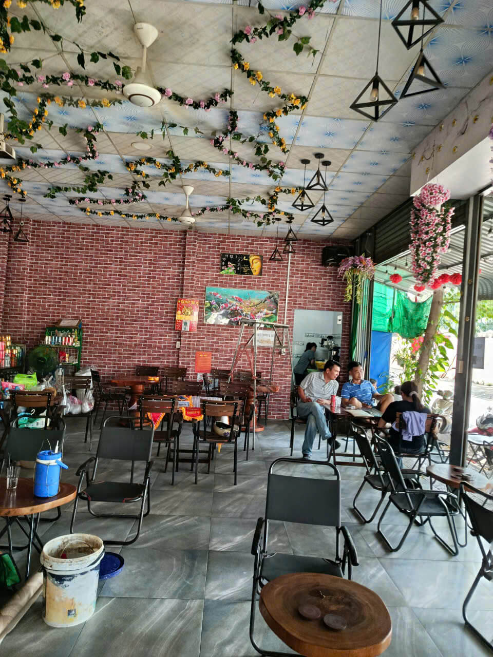 Giấy dán tường giả gạch cho quán cafe